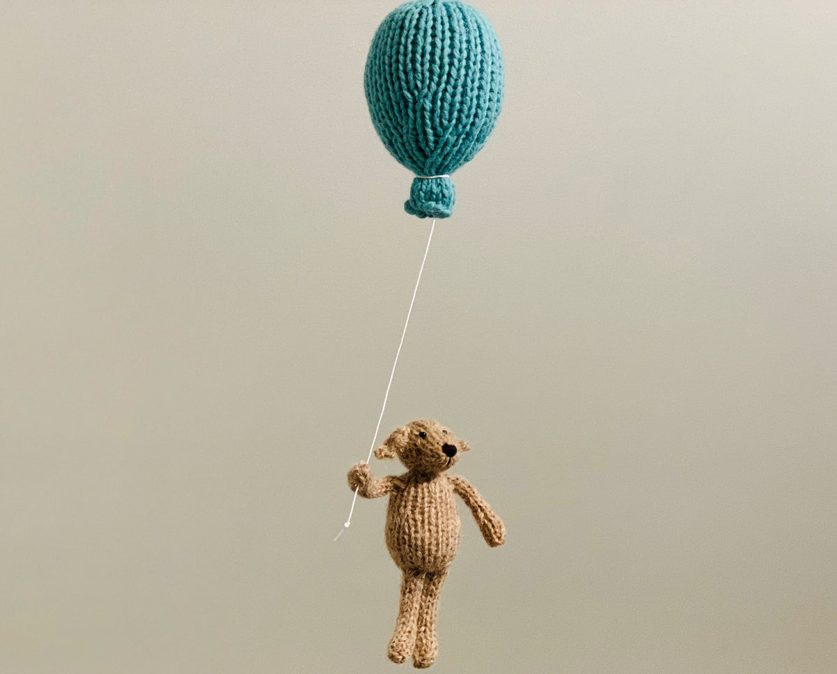 Golden Retriever and Balloon Adventure Mobile