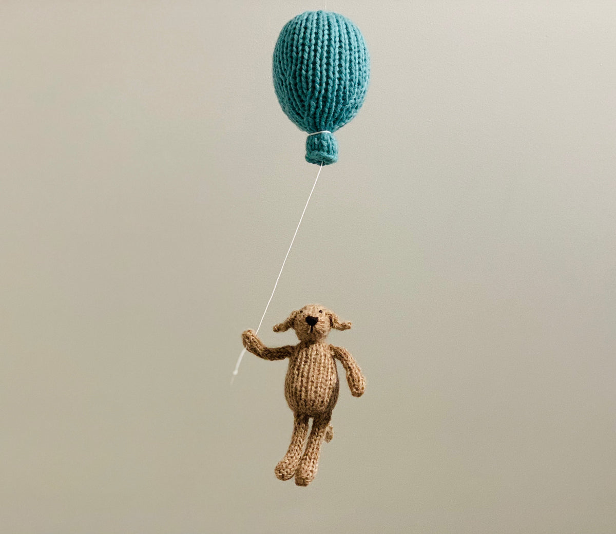 Golden Retriever and Balloon Adventure Mobile