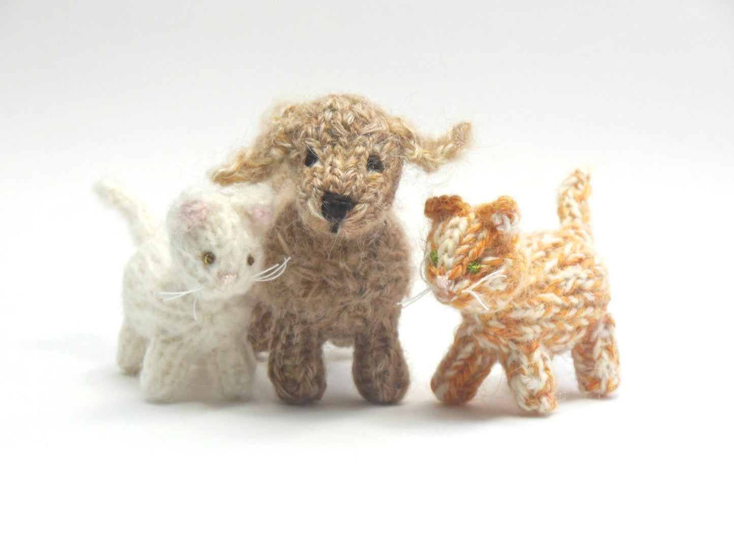 Knit Golden Retriever Ornament