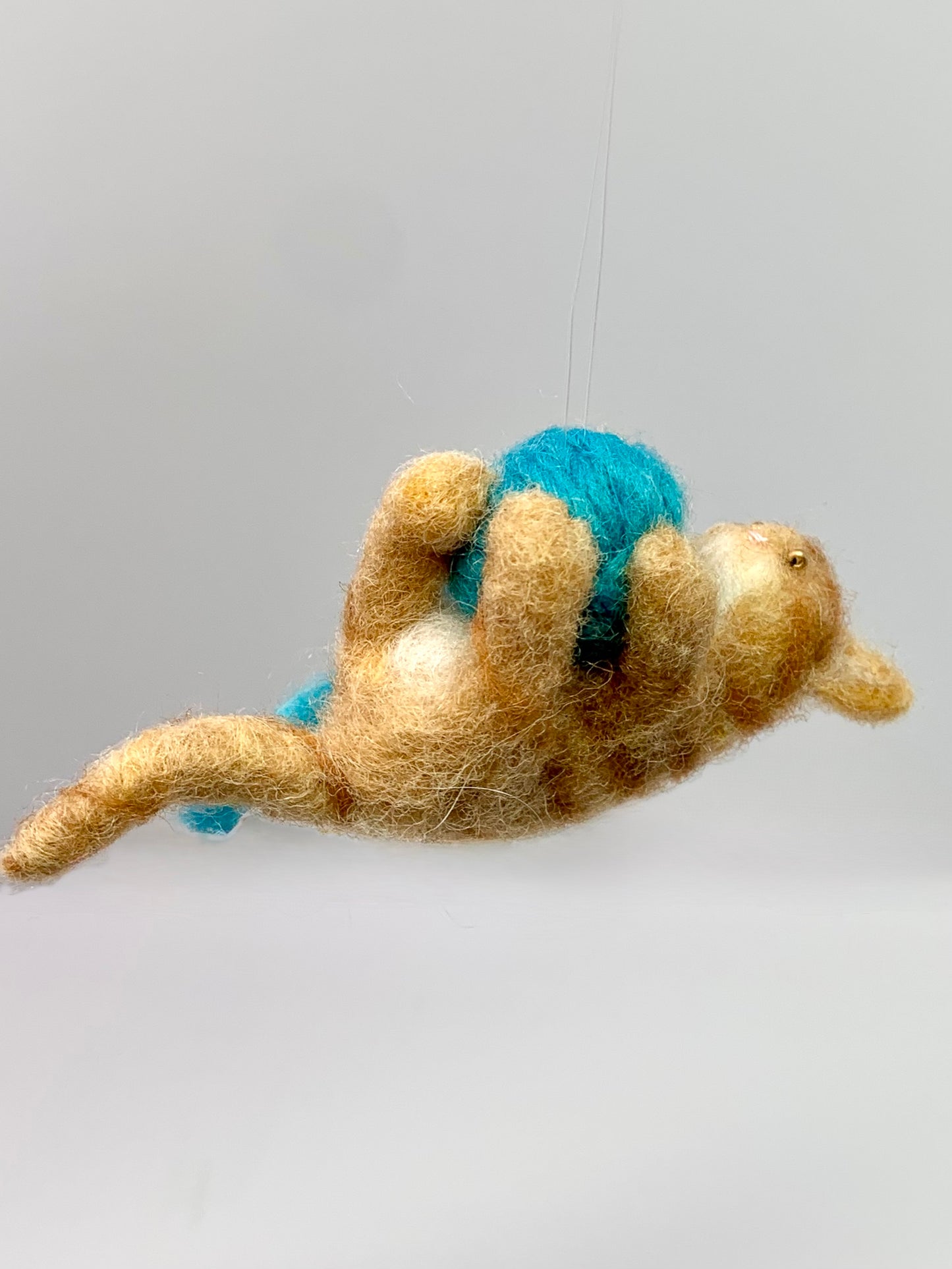 Cat Holding Yarn Ball Ornament